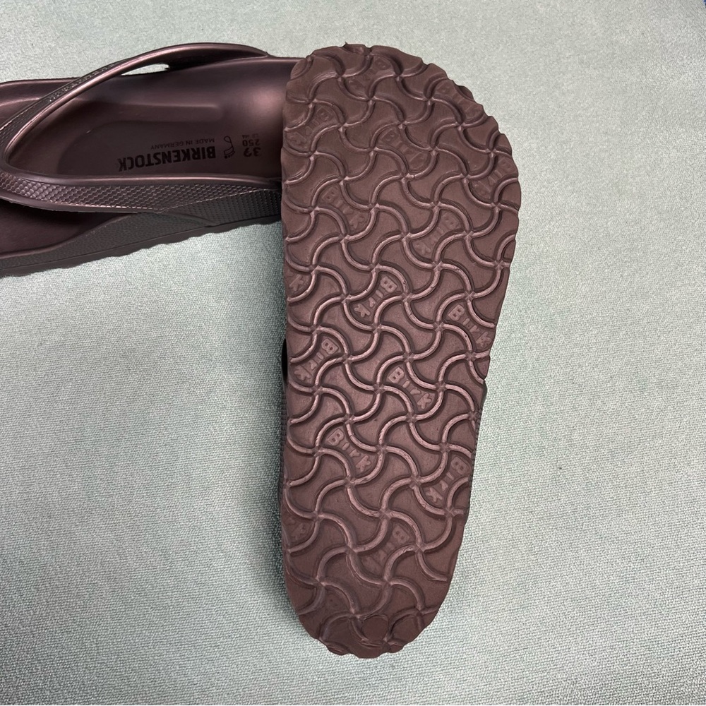 Birkenstock silver gray EVA water friendly Flip-Flops. Molded soles slip on sty - Picture 7 of 8